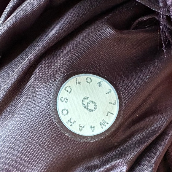 Lululemon Down For A Run Pullover II • Black Cherry • Goose Down Puffer • Size 6 - Picture 4 of 7